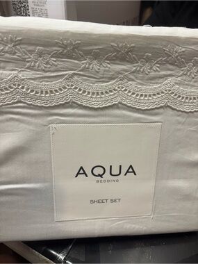 Aqua White Embroidered Scallop Sheet Set b153s